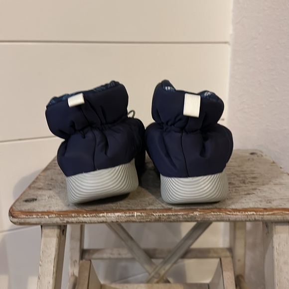 LANDS’ END BLUE PUFFER SLIP ON BOOTIE SLIPPER SIZE 8 - Picture 4 of 8